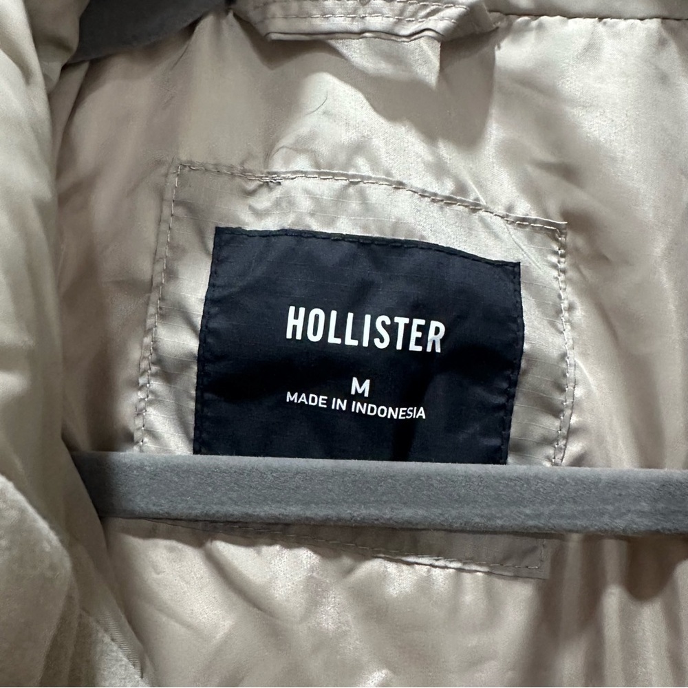 Hollister Men’s Taupe Mock Neck Puffer Jacket - Size Medium - Picture 2 of 11